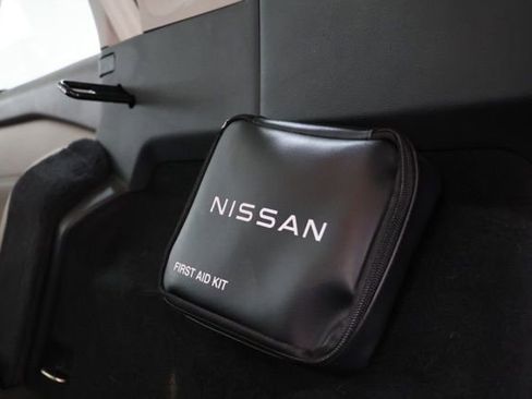 Used 2023 Nissan Rogue SL w/ SL Premium Package image 34