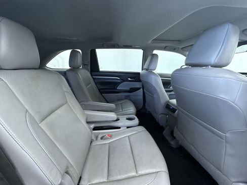 Used 2018 Toyota Highlander Limited image 39