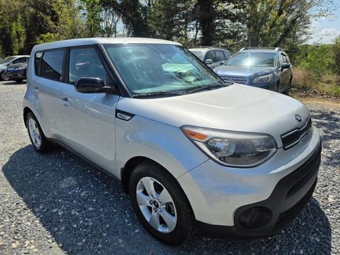 Used 2017 Kia Soul image 3
