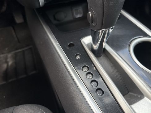 Used 2020 Nissan Pathfinder SV image 31