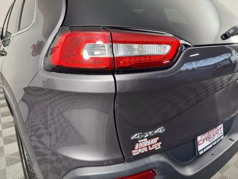 Used 2018 Jeep Cherokee Limited image 28