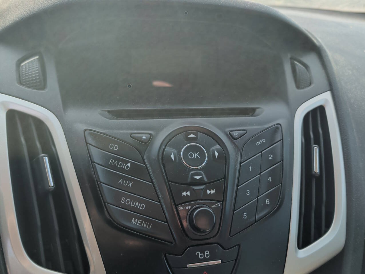 Used 2012 Ford Focus SE w/ SE Winter Pkg FWD image 34