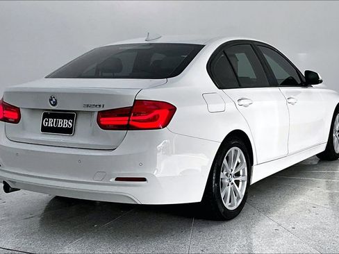 Used 2018 BMW 320i Sedan image 2