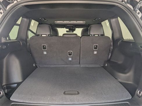 New 2025 Jeep Grand Cherokee Altitude image 31
