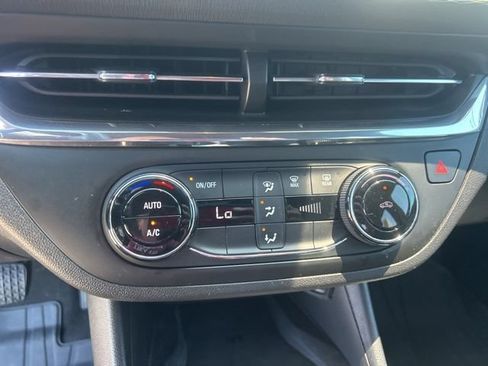Used 2025 Buick Envista Preferred w/ Convenience II Package FWD image 23