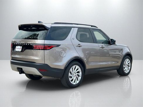 Used 2025 Land Rover Discovery S image 5