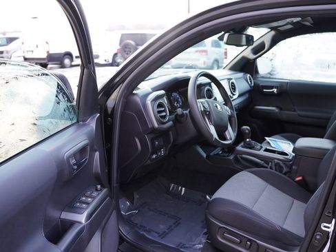 Used 2022 Toyota Tacoma TRD Sport image 14