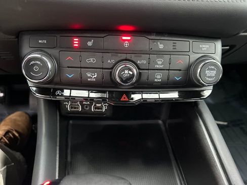 Used 2024 Dodge Durango SXT image 22