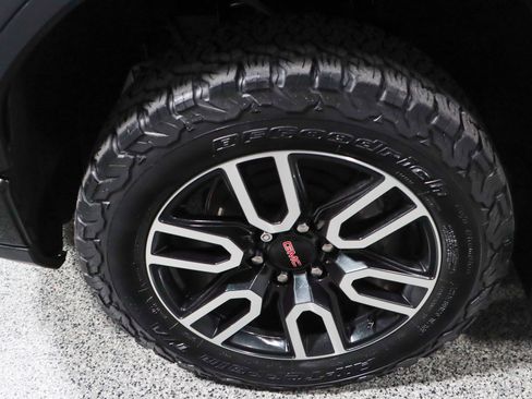 Used 2024 GMC Sierra 1500 AT4 w/ Technology Package image 11