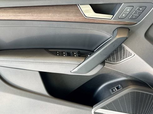 Used 2024 Audi Q5 2.0T Premium Plus w/ Premium Plus Package image 17