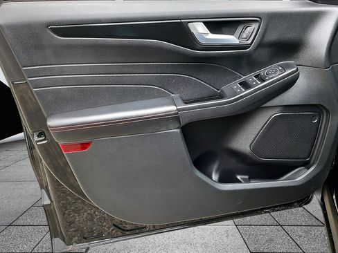 Certified 2022 Ford Escape SEL w/ SEL Stealth AWD Package image 18