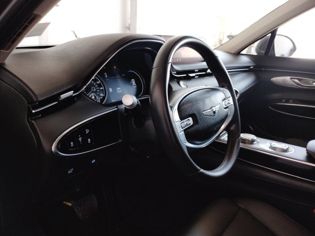 Used 2025 Genesis GV70 2.5T AWD/4WD image 26