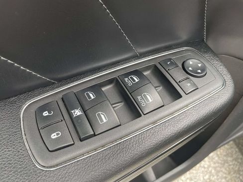 Used 2022 Dodge Charger R/T w/ Plus Group RWD image 17