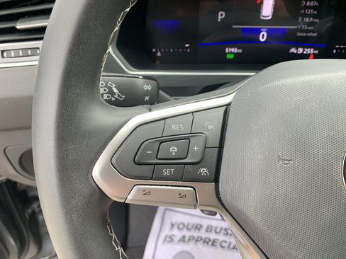 Used 2023 Volkswagen Tiguan SE w/ Panoramic Sunroof Package FWD image 15