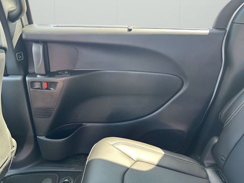 New 2026 Chrysler Voyager LX image 20