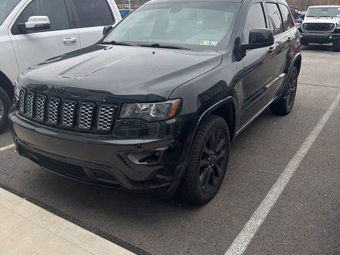 Used 2018 Jeep Grand Cherokee Altitude image 4