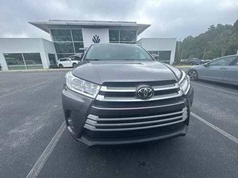 Used 2018 Toyota Highlander XLE FWD image 3