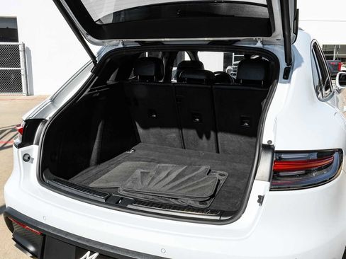 Used 2023 Porsche Macan image 52