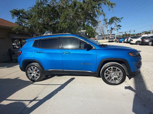 Used 2022 Jeep Compass Latitude image 3