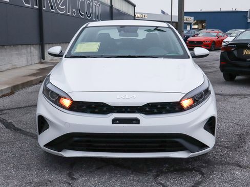 Used 2024 Kia Forte LXS image 2