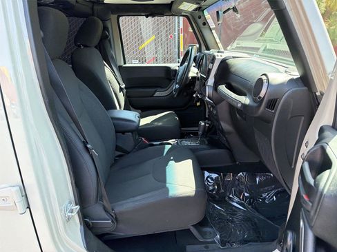 Used 2017 Jeep Wrangler Unlimited Sport w/ Connectivity Group AWD/4WD image 15