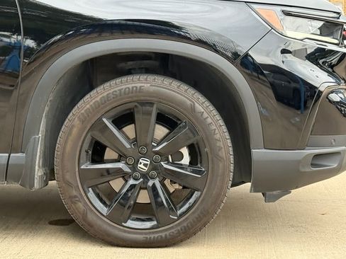 Certified 2025 Honda Pilot Black Edition image 5