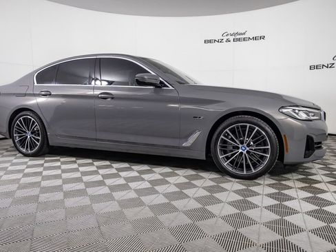 Used 2022 BMW 530e w/ Premium Package RWD image 2