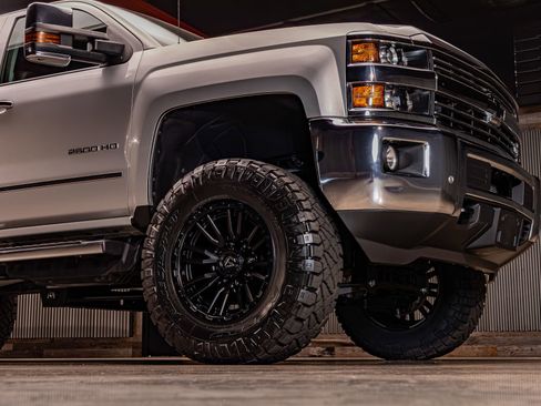 Used 2019 Chevrolet Silverado 2500 LTZ w/ Duramax Plus Package AWD/4WD image 14