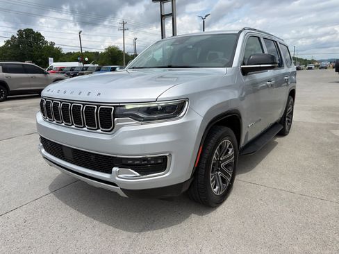 Used 2024 Jeep Wagoneer Series II AWD/4WD image 4