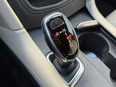 Used 2018 Cadillac XT5 FWD image 23