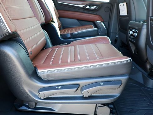 Used 2023 GMC Yukon XL Denali Ultimate image 34