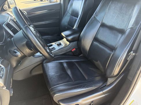 Used 2018 Jeep Grand Cherokee Limited image 21