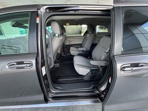 Used 2024 Toyota Sienna LE image 18