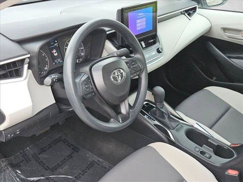 Used 2025 Toyota Corolla LE FWD image 10