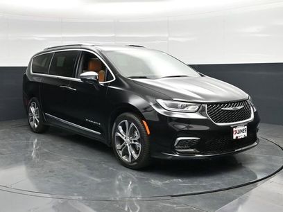 New 2026 Chrysler Pacifica Pinnacle w/ Trailer Tow Group