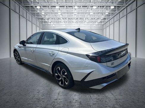 Used 2025 Hyundai Sonata SEL FWD image 3