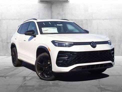 New 2026 Volkswagen Tiguan SE R-Line image 2