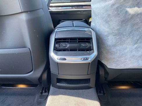 Used 2024 BMW 760i xDrive w/ Executive Package image 7