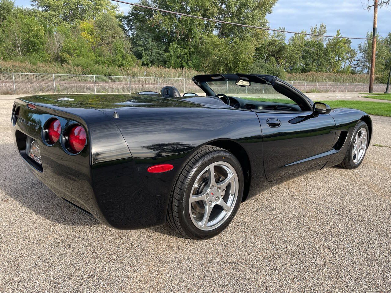 Used 2003 Chevrolet Corvette Convertible w/ Preferred Equipment Group1 RWD image 21