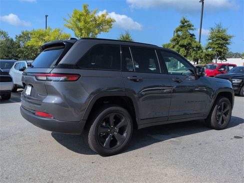 Certified 2024 Jeep Grand Cherokee Altitude image 4