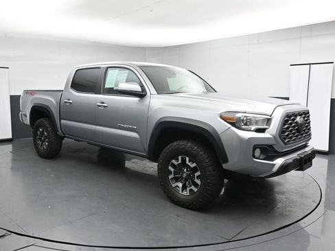 Used 2022 Toyota Tacoma TRD Off-Road w/ Technology Package AWD/4WD image 2