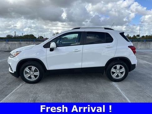 Used 2022 Chevrolet Trax LT w/ LT Convenience Package image 32