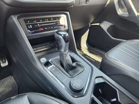 Certified 2022 Volkswagen Tiguan SE R-Line AWD/4WD image 16