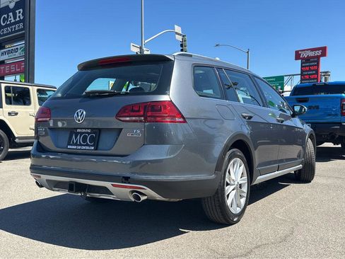 Used 2017 Volkswagen Golf SE image 13