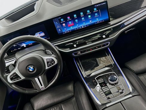 Used 2025 BMW X7 M60i AWD/4WD image 18