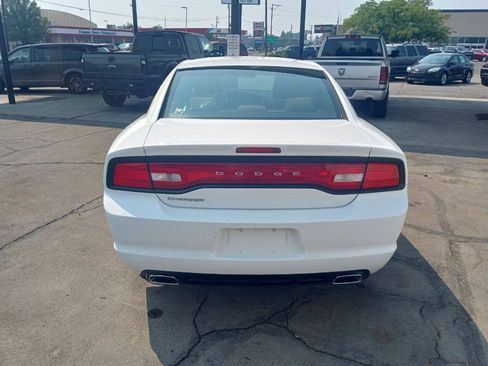 Used 2011 Dodge Charger SE RWD image 5