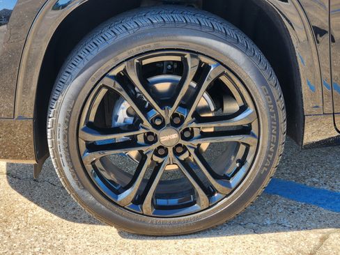 Used 2025 GMC Acadia Denali w/ LPO, Floor Liner Package FWD image 31