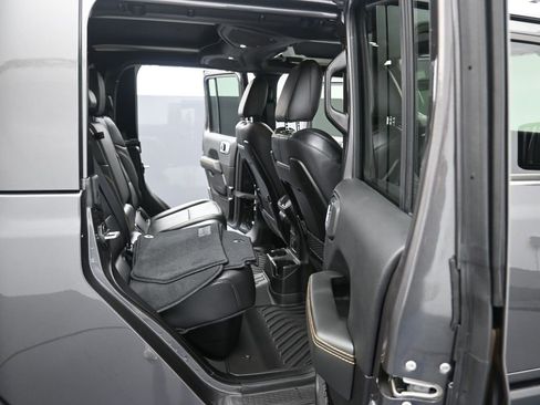 Certified 2025 Jeep Gladiator Sport image 28