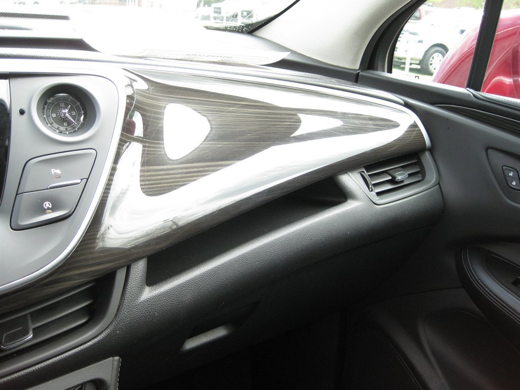 Used 2019 Buick Envision Essence FWD image 18