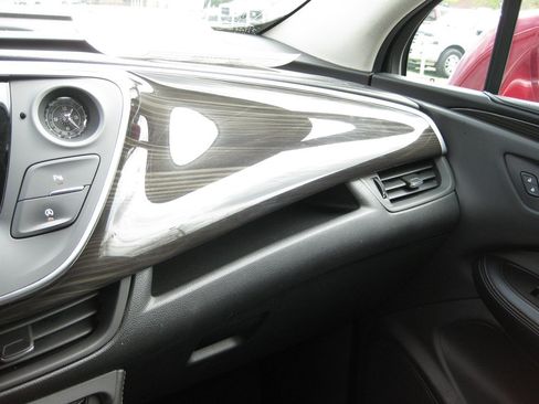 Used 2019 Buick Envision Essence FWD image 18